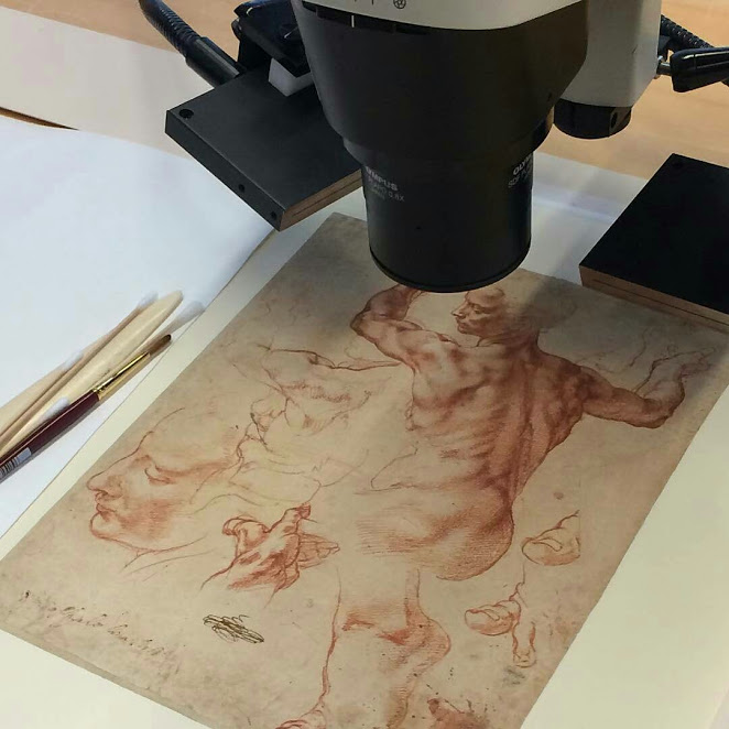 Carte date in pasto alle&nbsp;fiamme