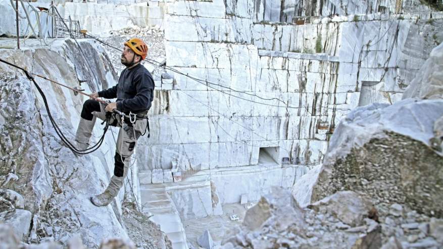 I tecchiaioli: ragni bianchi sospesi sul&nbsp;nulla