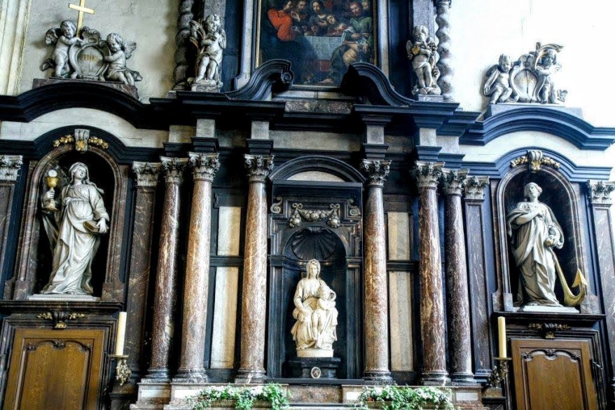 La Madonna di Bruges fra i marmi neri del&nbsp;Belgio
