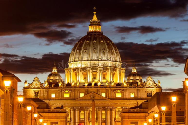 opinión-basilica-di-san-pietro-dom-noche-ciudad-del-vaticano-en-roma-italia-35398796