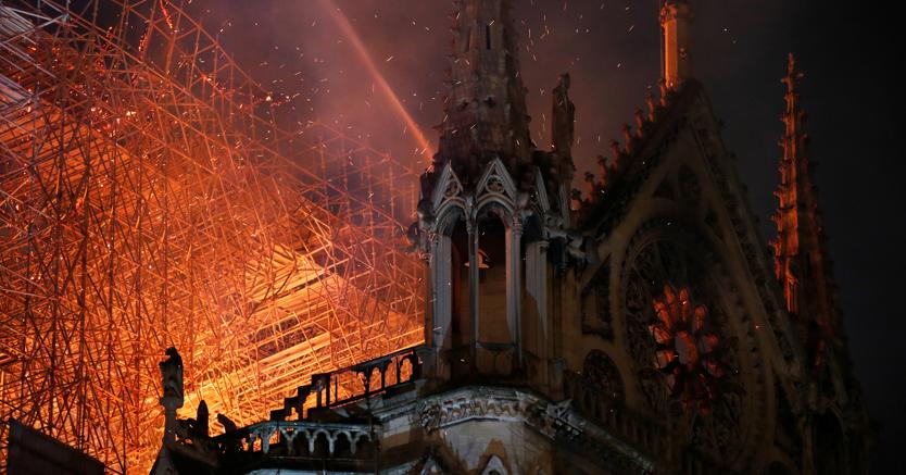 Notre Dame divorata dalle&nbsp;fiamme