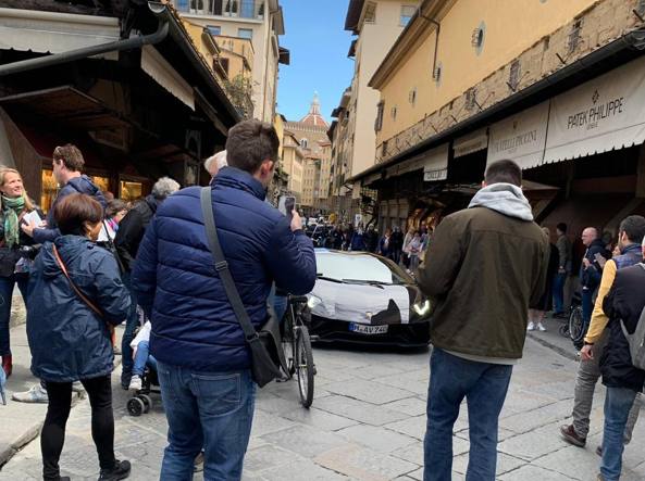 In Lamborghini su Ponte&nbsp;Vecchio