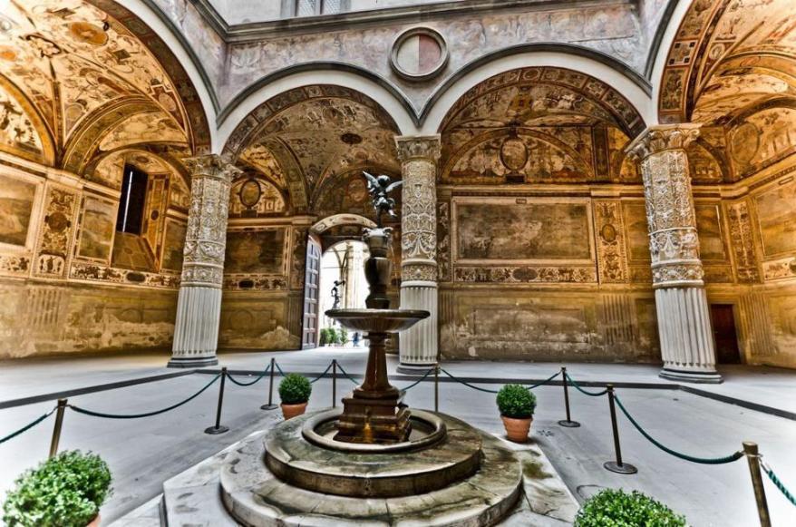 Palazzo Vecchio: l’arengario e il&nbsp;cortile