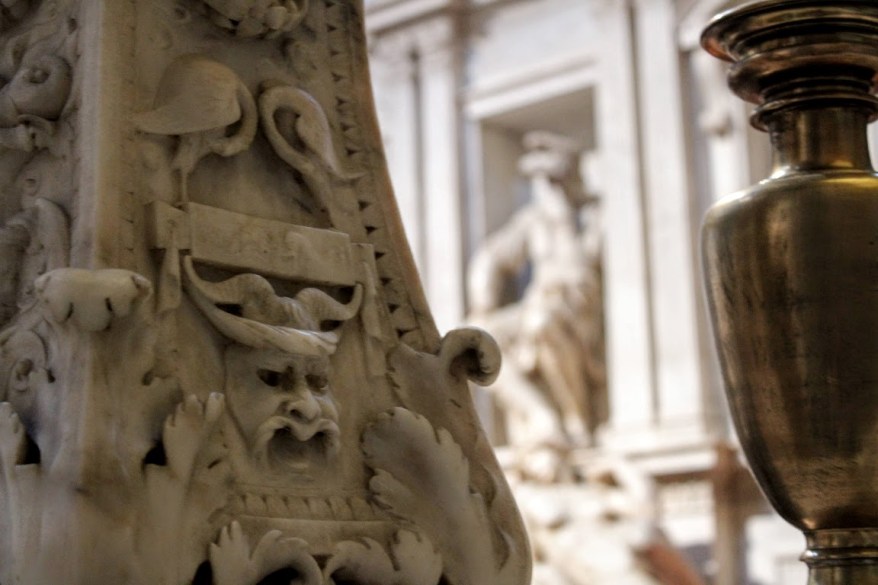 I candelabri e i capitelli della Sagrestia&nbsp;Nuova