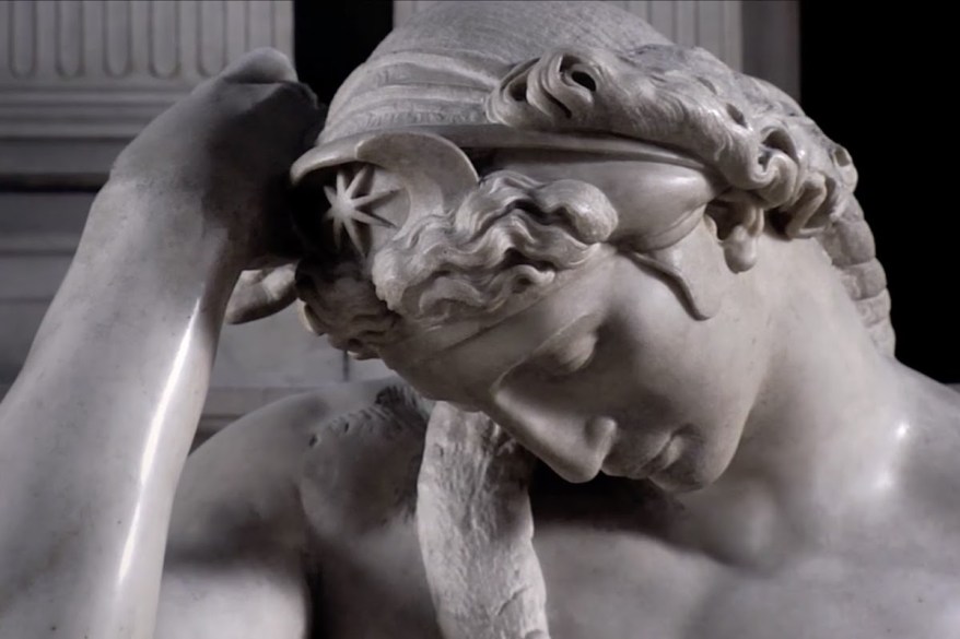 Panneggi censorei e traumi per le quattro ore del&nbsp;giorno