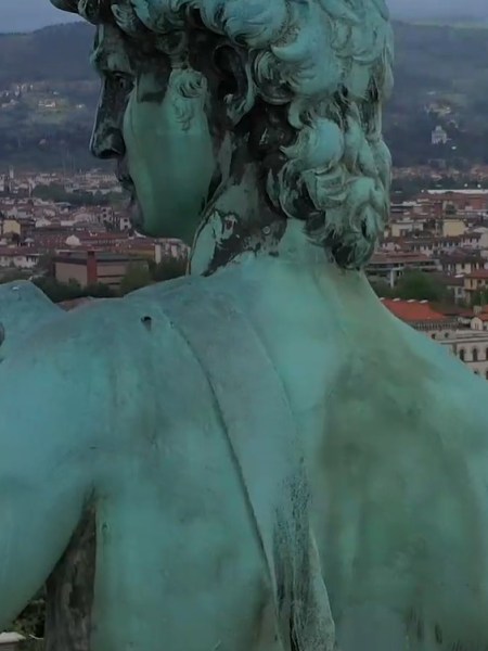 Bombola di gas sotto il David di Piazzale Michelangelo: scatta l’allarme a&nbsp;Firenze