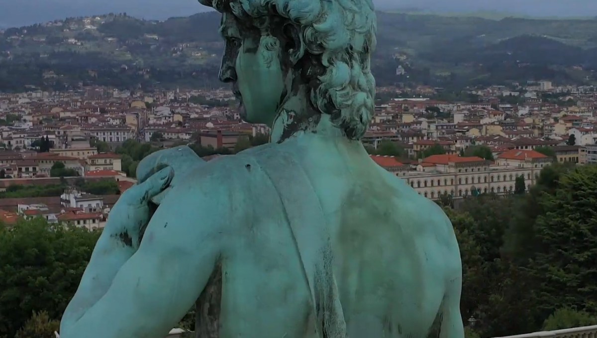 Bombola di gas sotto il David di Piazzale Michelangelo: scatta l’allarme a&nbsp;Firenze