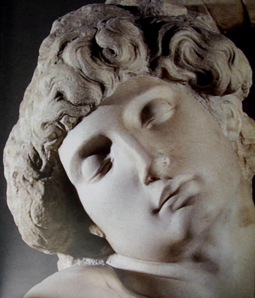 Una figura di marmo, ritta alta quattro braccia, che à le mani&nbsp;dietro