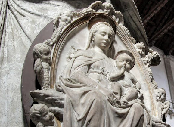 La Madonna del Latte del Rossellino che nessuno guarda…o quasi