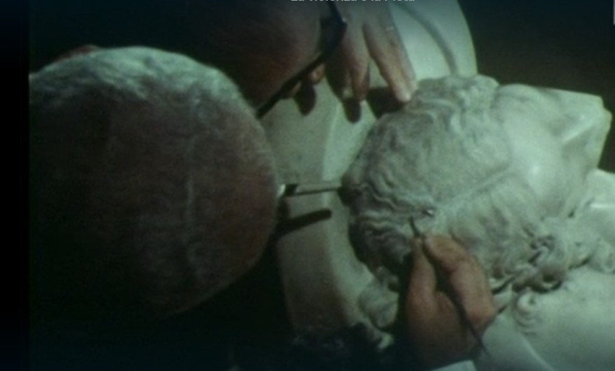 La Pietà Vaticana e la violenza: il documentario originale del restauro