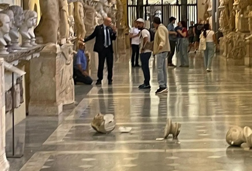 Ultim’ora: buttati a terra due busti ai Musei Vaticani