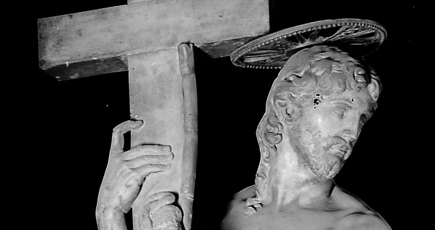 Il Cristo della Minerva: fra scarpette, coronazioni e censure che vanno e vengono