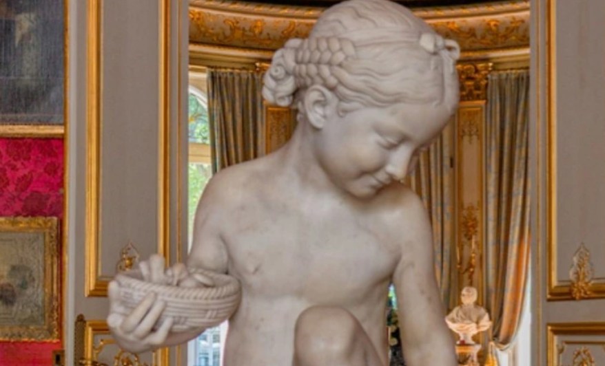 La Scultura del giorno: la Fanciulla con le tortore del Pampaloni