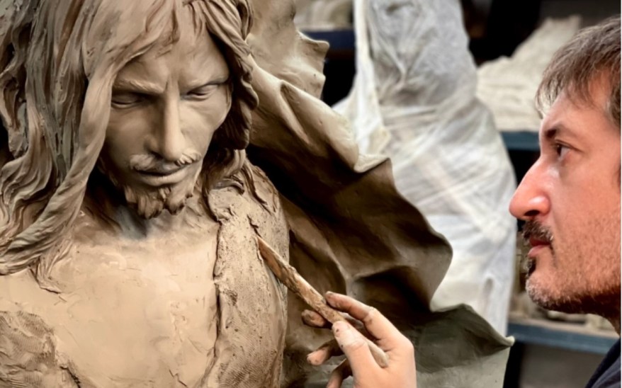 A caccia di storie: ad Afragola nel laboratorio artistico di Domenico&nbsp;Sepe