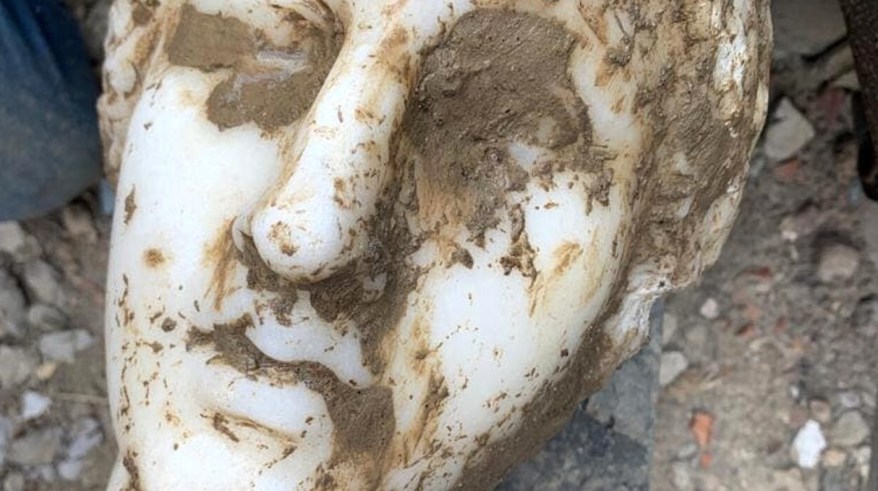 Roma: ritrovata una testa antica in&nbsp;marmo