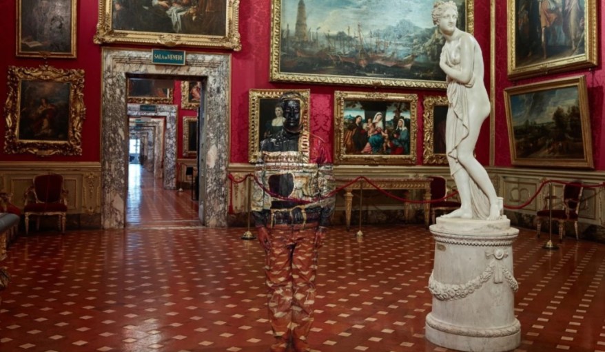 Liu Bolin: l’uomo invisibile arriva a Palazzo Vecchio con i suoi mimetismi
