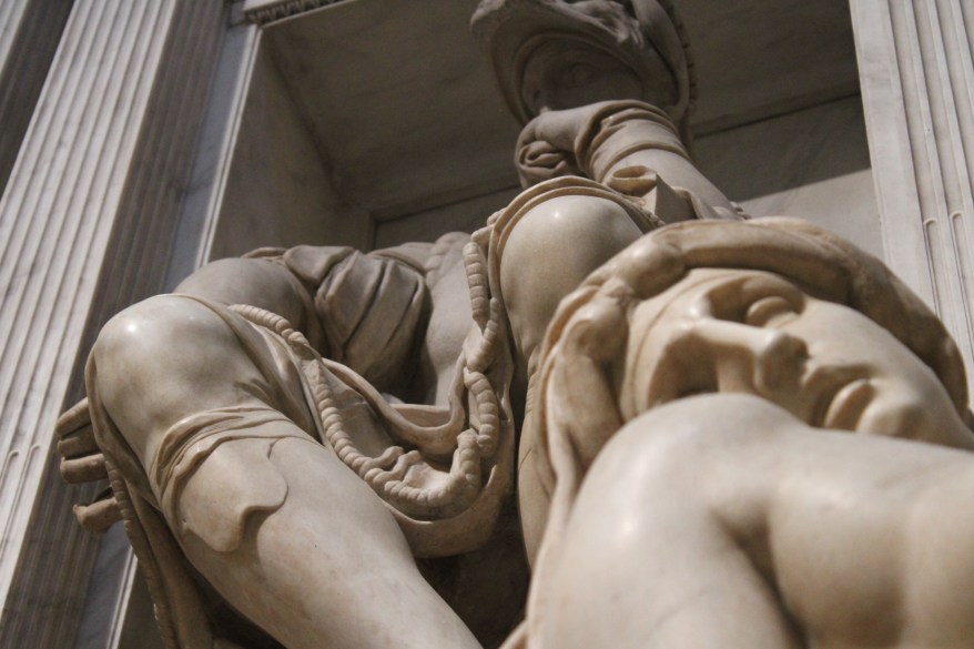 Se non son pazzi son traditori e&nbsp;tristi