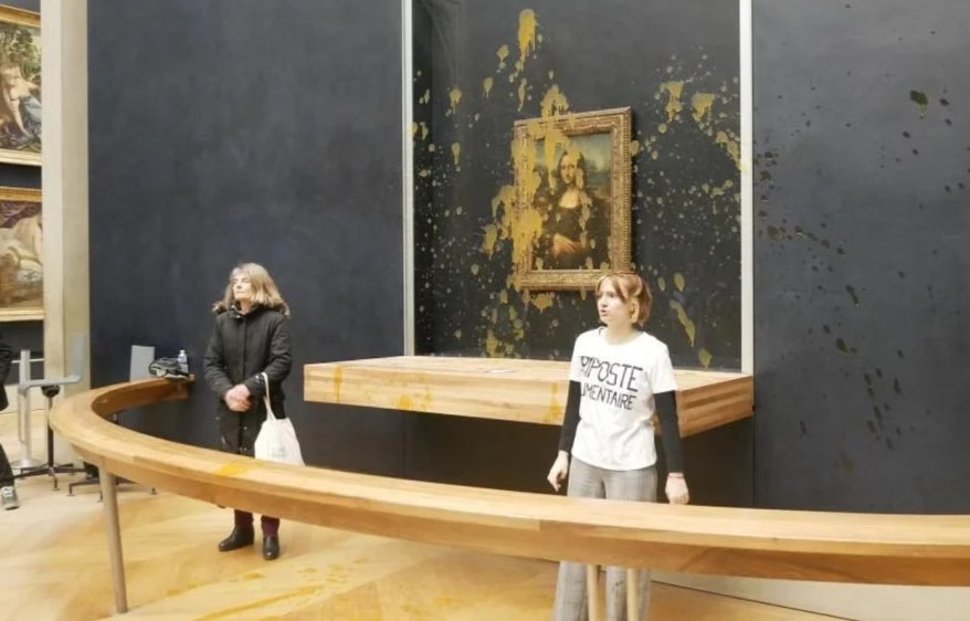 La Gioconda ancora sotto attacco: gettata zuppa sul cristallo di&nbsp;protezione