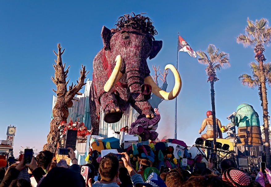 Apertura col botto alla 151° edizione del Carnevale di Viareggio: ecco i carri allegorici