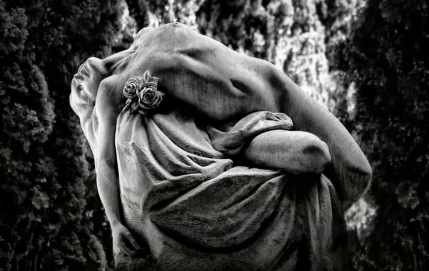 La Scultura del Giorno: la giovane della Tomba Burlando di Pietro da Verona a&nbsp;Staglieno