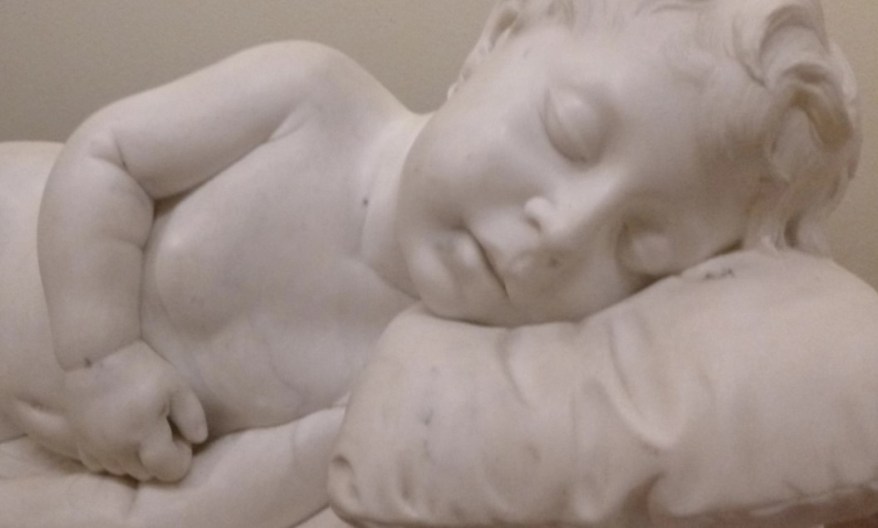 La Scultura del giorno: il Putto dormiente di Tito&nbsp;Sarocchi