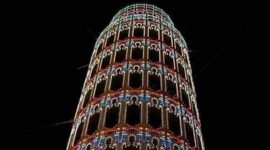 Torre di Pisa illuminata per Natale? No: luminarie Salentine di&nbsp;Scorrano