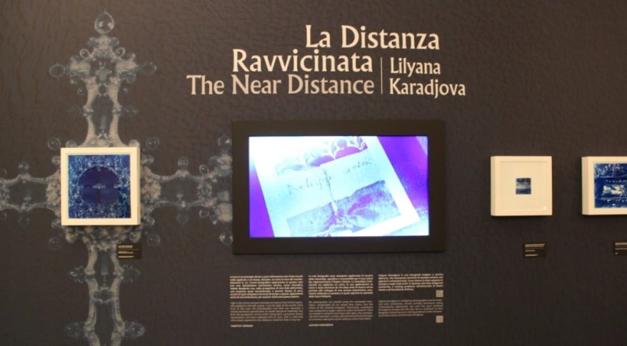 Le cianotipie su vetro di Karadjova nell’Antica Canonica di San Giovanni, a&nbsp;Firenze