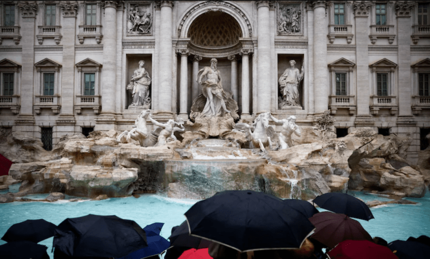 Giubileo 2025: riaperta la fontana di Trevi con accesso&nbsp;contingentato
