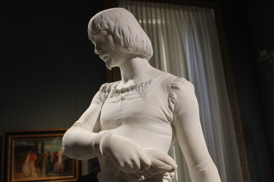 La sfida lanciata da Corradino di Svevia, scolpita nel marmo da&nbsp;Corti