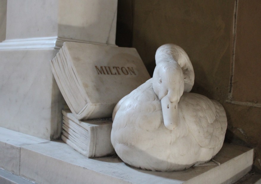 La scultura del giorno: quel cigno sul monumento funebre scolpito dal Pampaloni a&nbsp;Lucca
