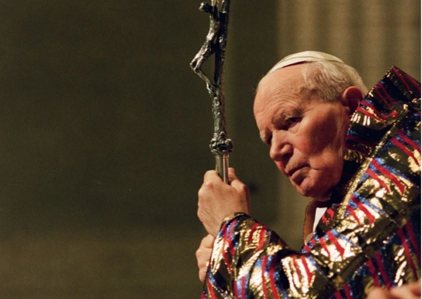 Veste di Luce: il manto giubilare di Giovanni Paolo II in mostra al Museo del Tessuto di&nbsp;Prato