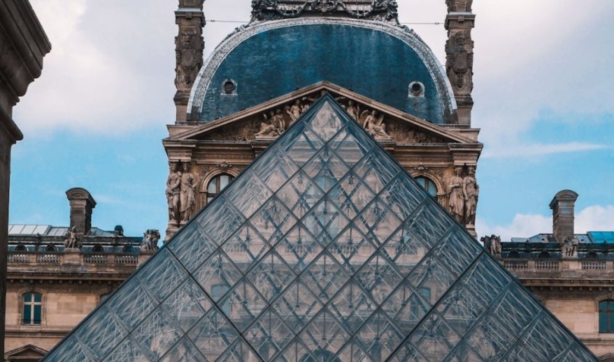 Clamoroso furto al Louvre: rubati i gioielli di&nbsp;Napoleone