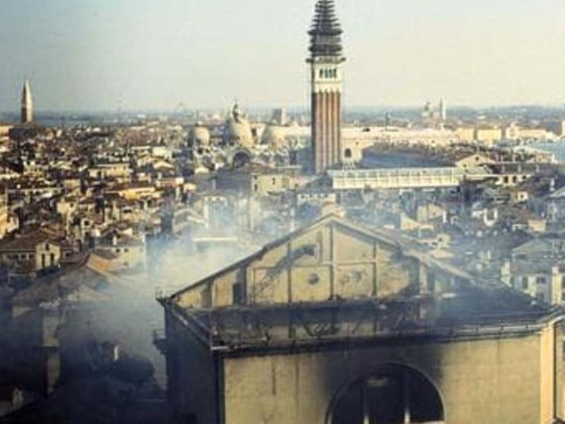 Venezia, 29 gennaio 1996: 30 anni fa la notte in cui La Fenice fu divorata dalle&nbsp;fiamme