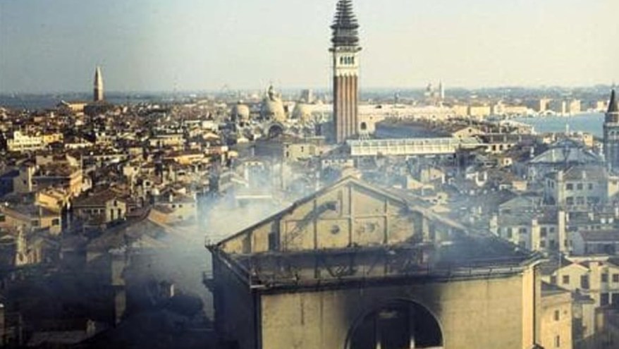 Venezia, 29 gennaio 1996: 30 anni fa la notte in cui La Fenice fu divorata dalle fiamme