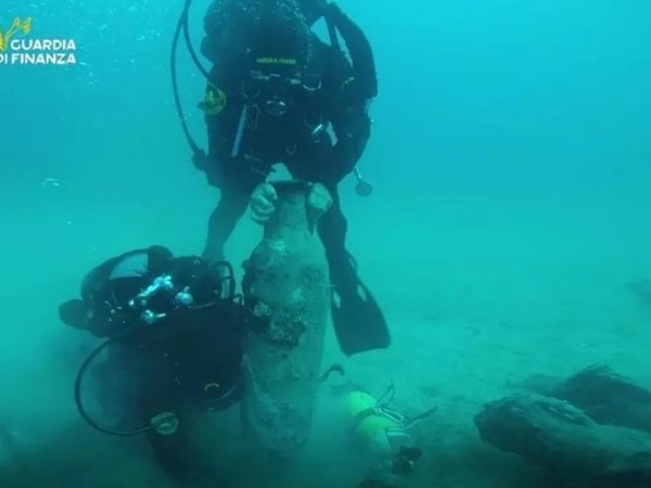Una nave romana riemerge dal mar Ionio: scoperto un relitto con carico di anfore in&nbsp;Puglia
