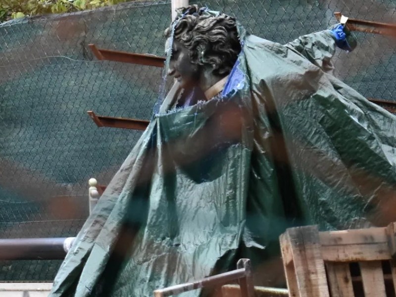 Pietrasanta dimentica Marcello Tommasi: la contadina con il vitello nascosta nel&nbsp;deposito