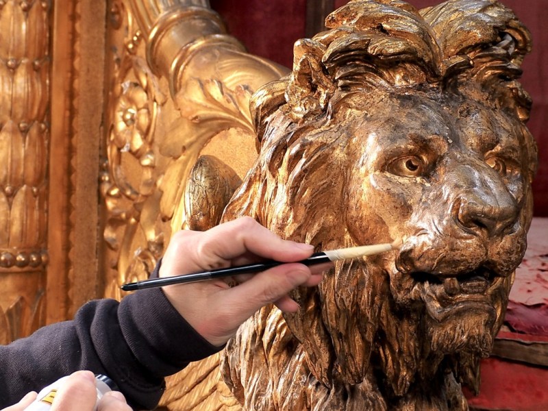 Il trono del Palazzo Reale di Napoli torna a splendere: il restauro svela la vera origine&nbsp;sabauda