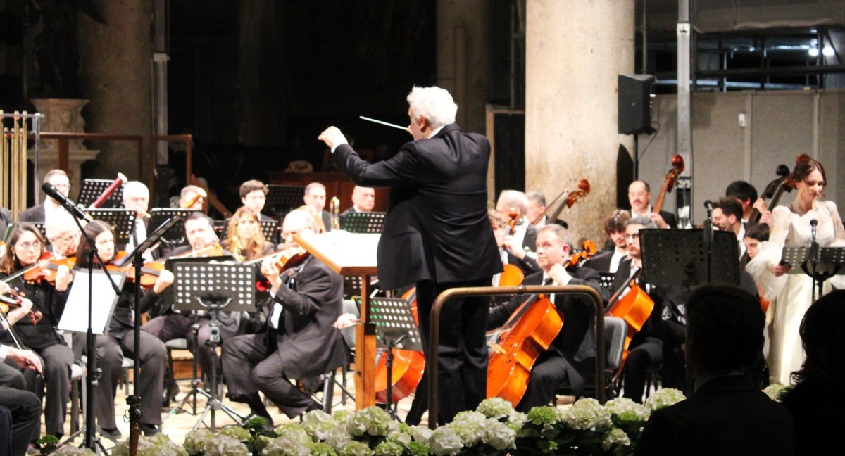 Duomo di Pisa: Piovani ferma il tempo sotto la cupola e commuove 600&nbsp;spettatori