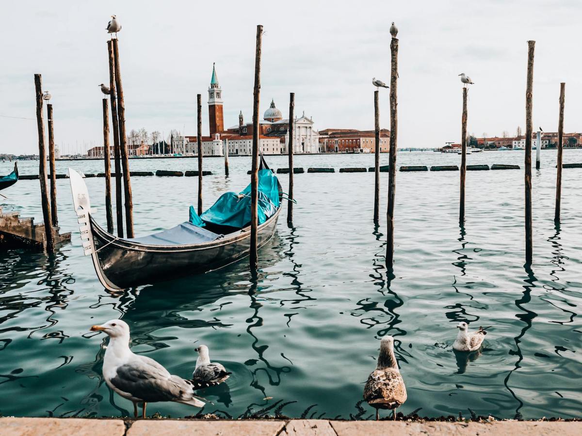 La guerra degli specchi tra Francia e Venezia: spie, veleni e lusso alla corte del Re&nbsp;Sole