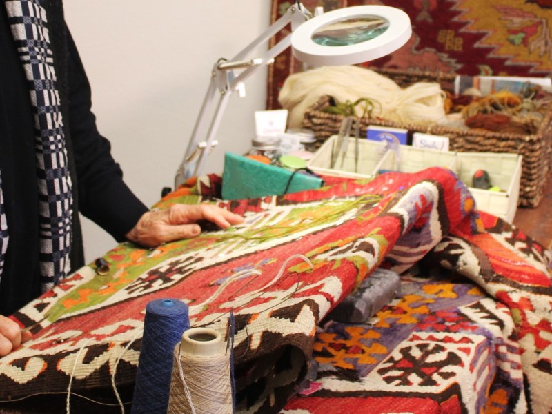 Restauro tappeti d’arte a Pietrasanta: tradizione e segreti di un laboratorio&nbsp;centenario