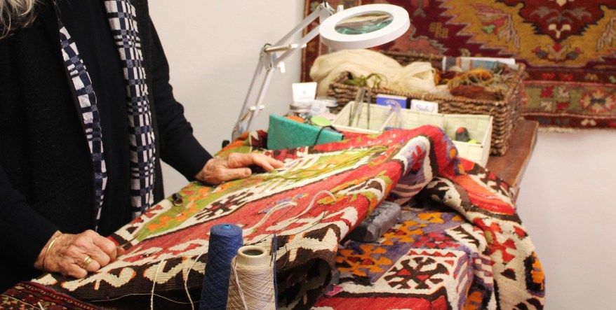 Restauro tappeti d’arte a Pietrasanta: tradizione e segreti di un laboratorio&nbsp;centenario