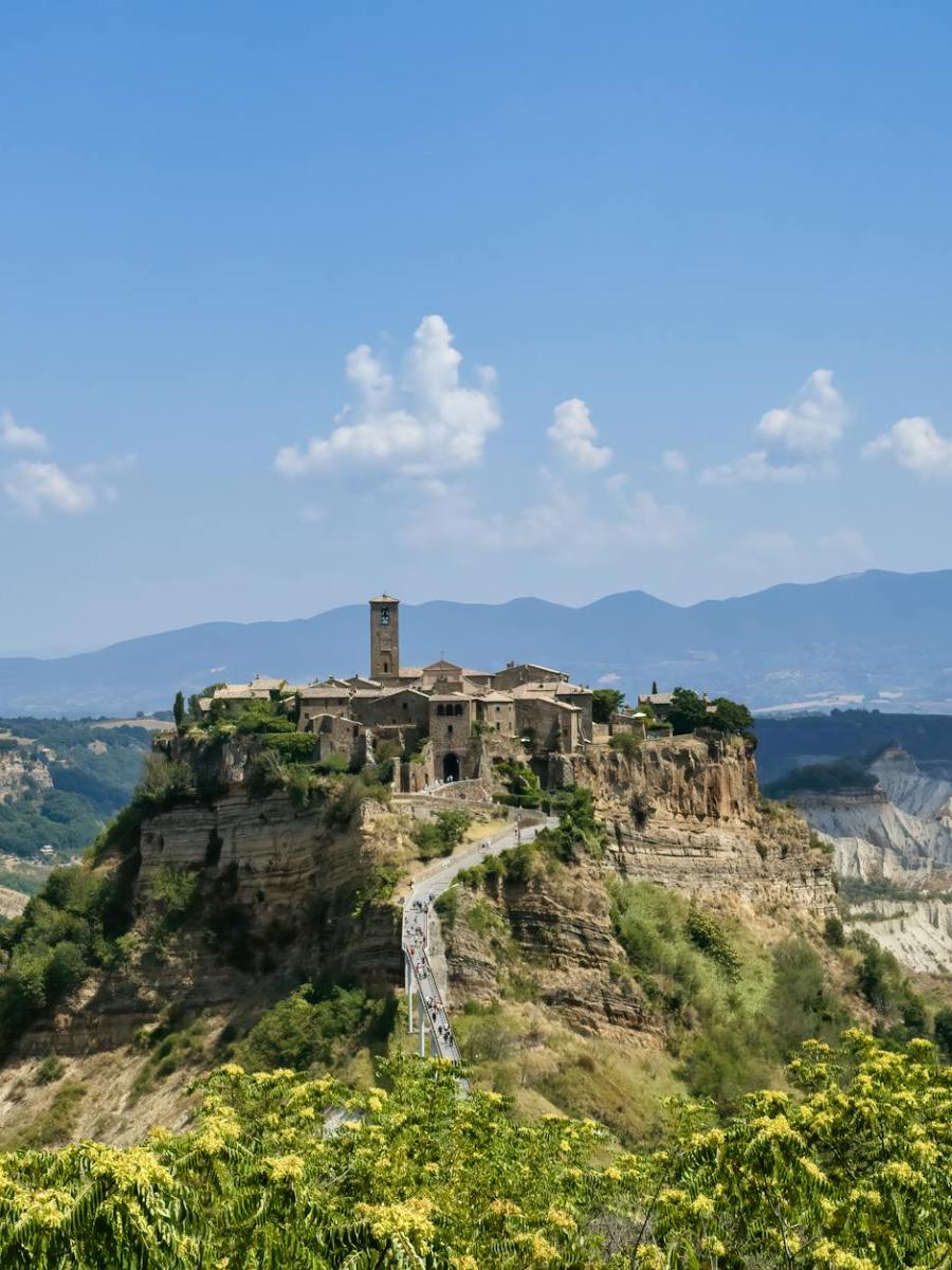 Sospesa tra cielo e terra: la storia millenaria di Civita di&nbsp;Bagnoregio