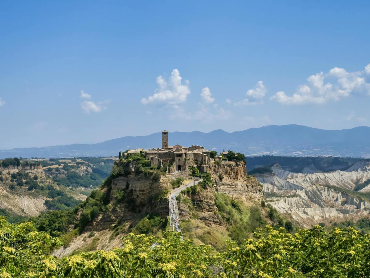 Sospesa tra cielo e terra: la storia millenaria di Civita di&nbsp;Bagnoregio