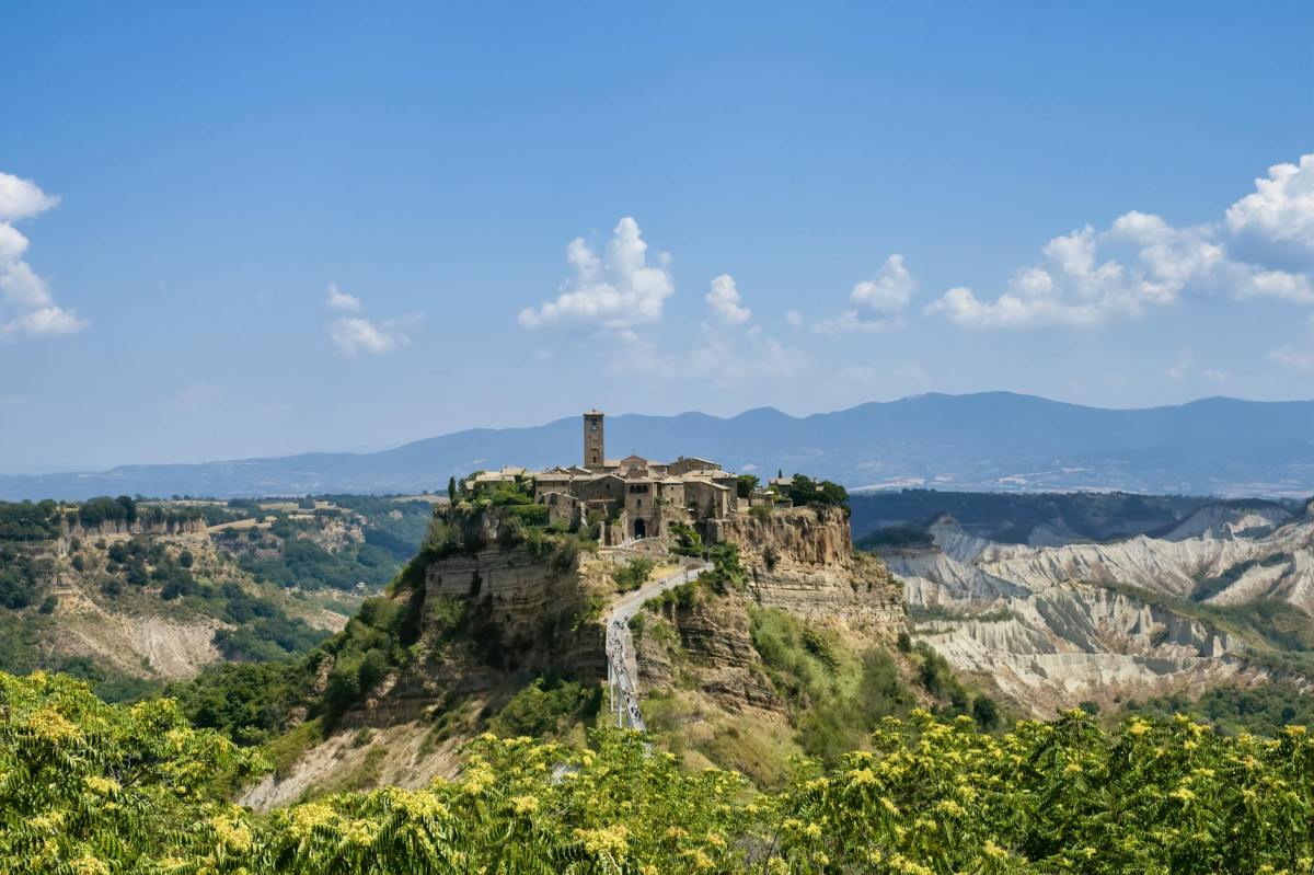 Sospesa tra cielo e terra: la storia millenaria di Civita di&nbsp;Bagnoregio
