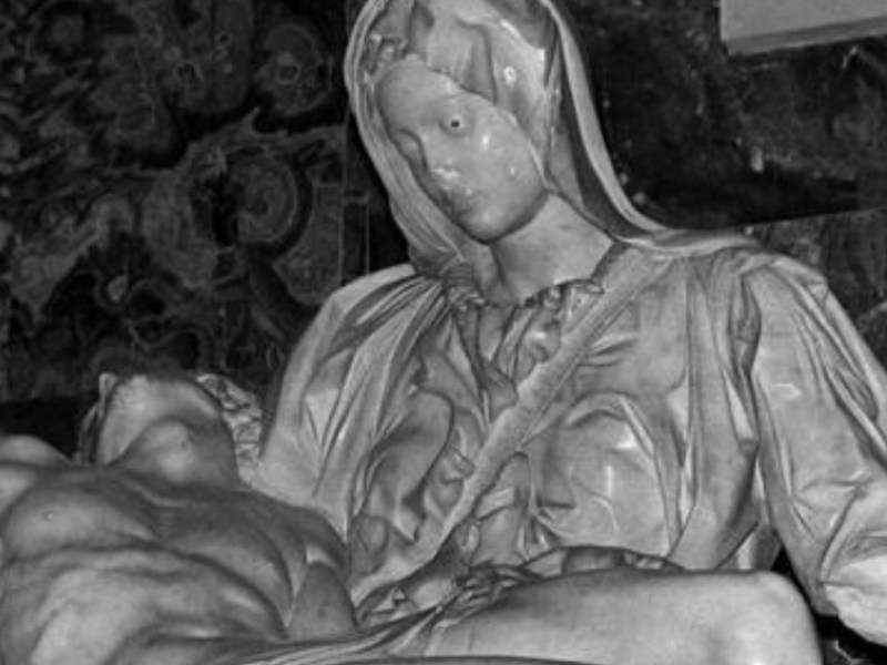 21 maggio 1972, la mia Pietà ferita: il giorno in cui il marmo pianse&nbsp;sangue