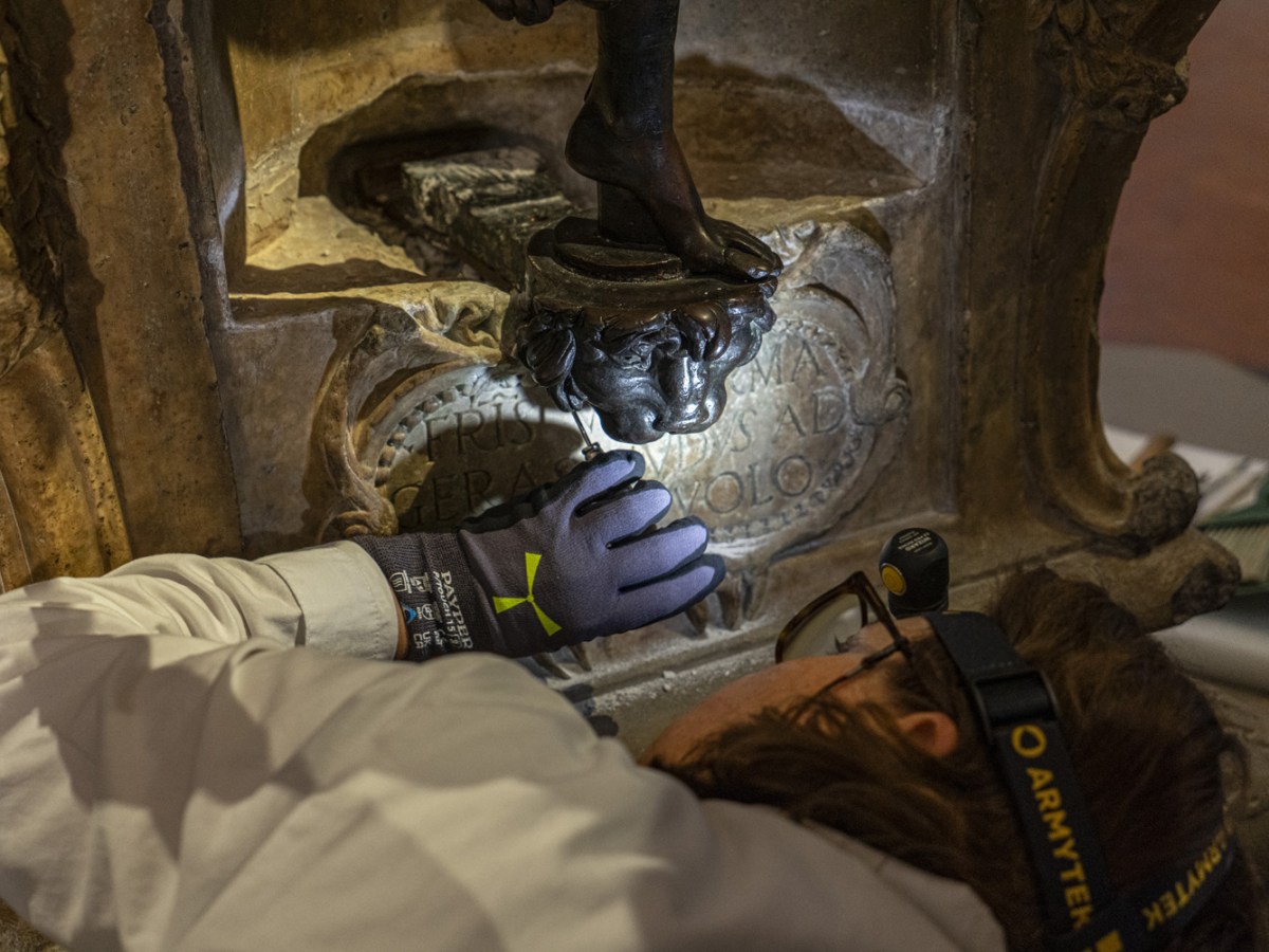 Bargello: via al restauro del basamento del Perseo del Cellini a cantiere&nbsp;aperto