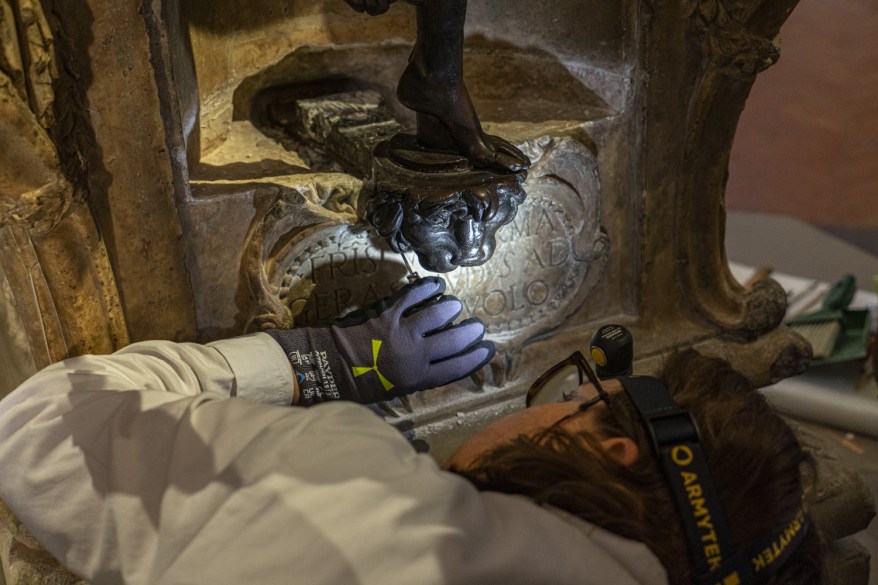 Bargello: via al restauro del basamento del Perseo del Cellini a cantiere&nbsp;aperto
