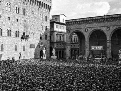Firenze ’50 ’60 ’70: la città che rinasce nelle immagini dell’Archivio Foto&nbsp;Locchi