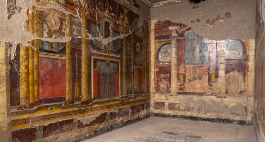 Villa di Poppea a Oplontis, scoperti due porfirioni sacri a Venere nel Salone dei&nbsp;Pavoni