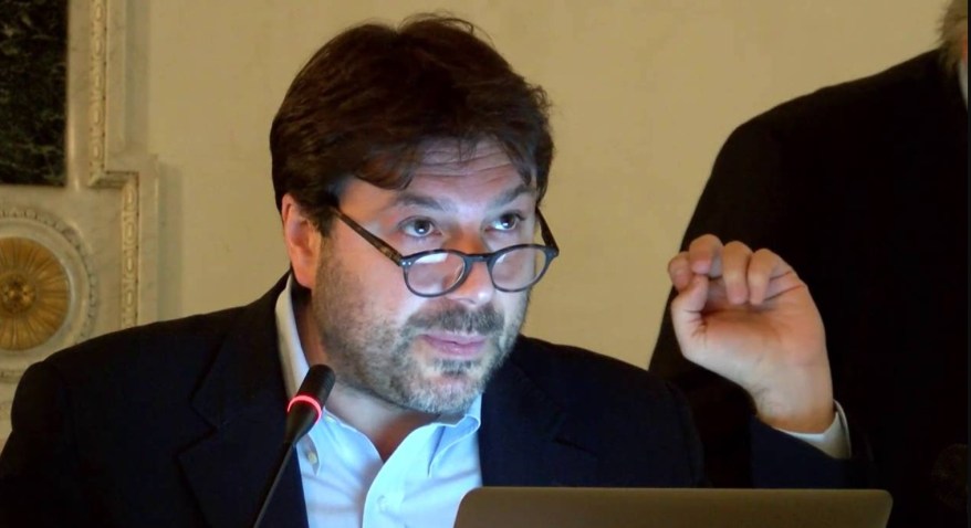 Uffizi, terremoto ai vertici: Tomaso Montanari si dimette e attacca il governo: “Lottizzato il patrimonio culturale”.